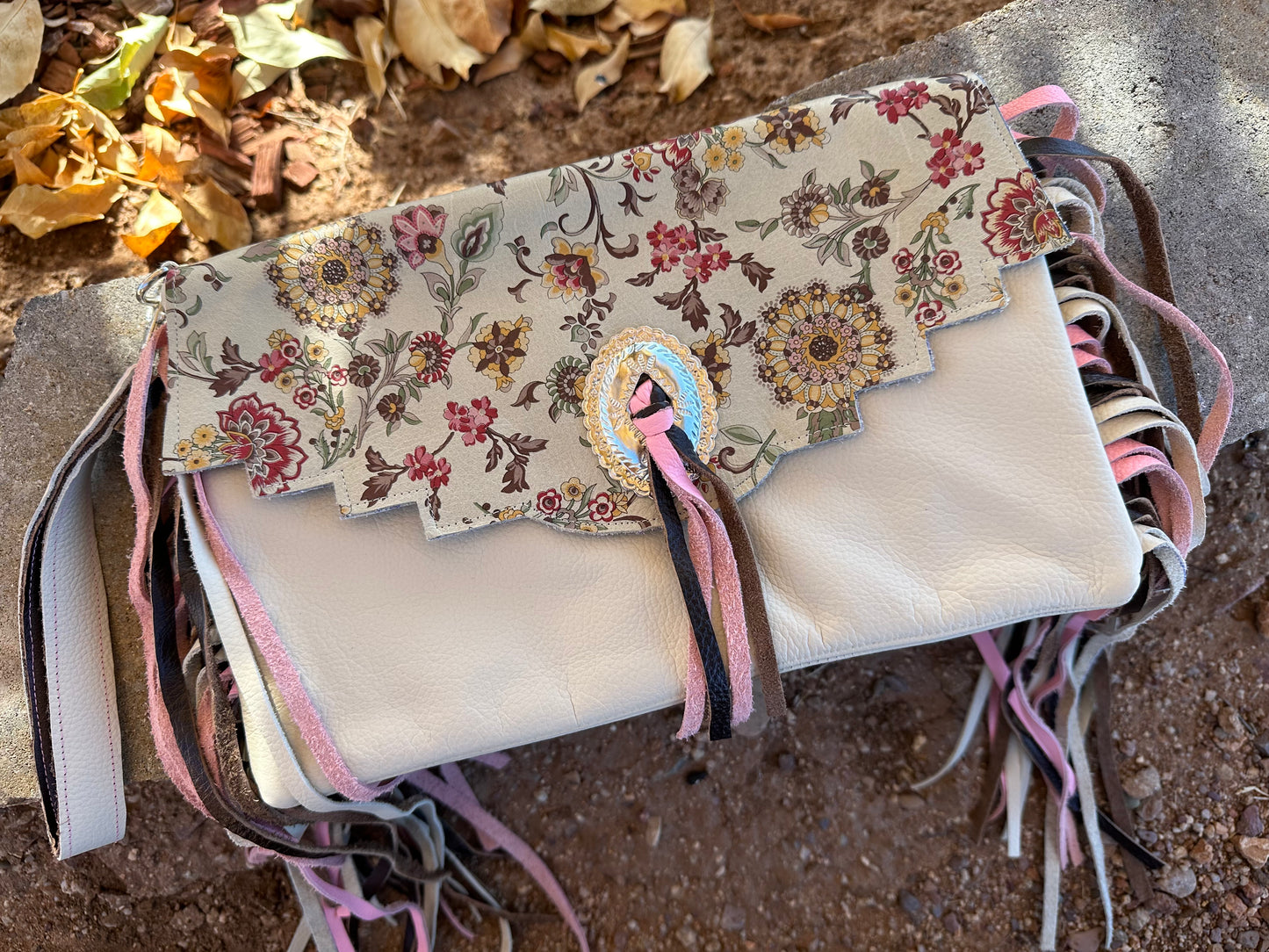 Western printed floral fringe clutch