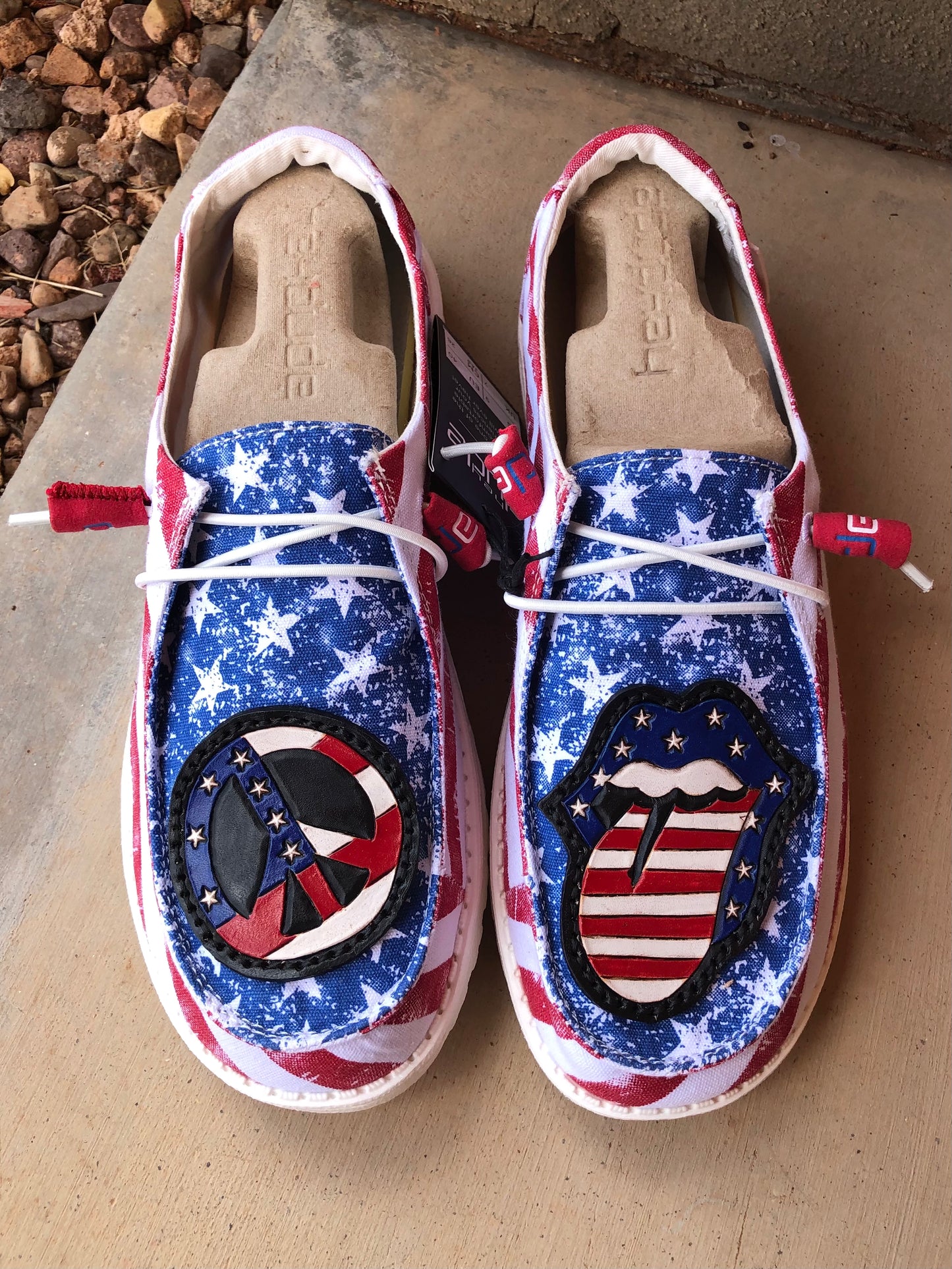 Women’s tooled leather patriotic peace and rock n roll tongue Star Spangled shoes size 9
