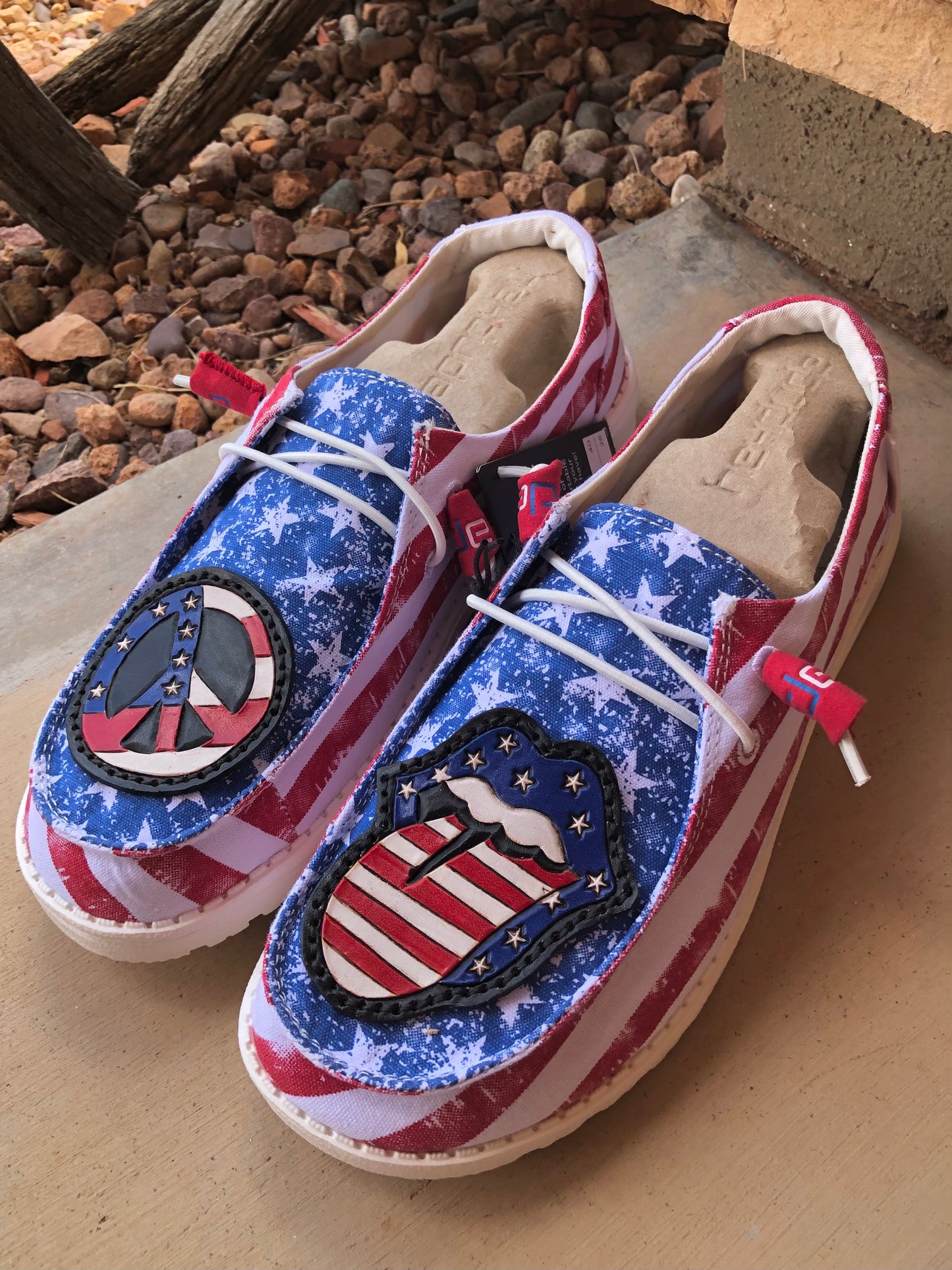 Women’s tooled leather patriotic peace and rock n roll tongue Star Spangled shoes size 9