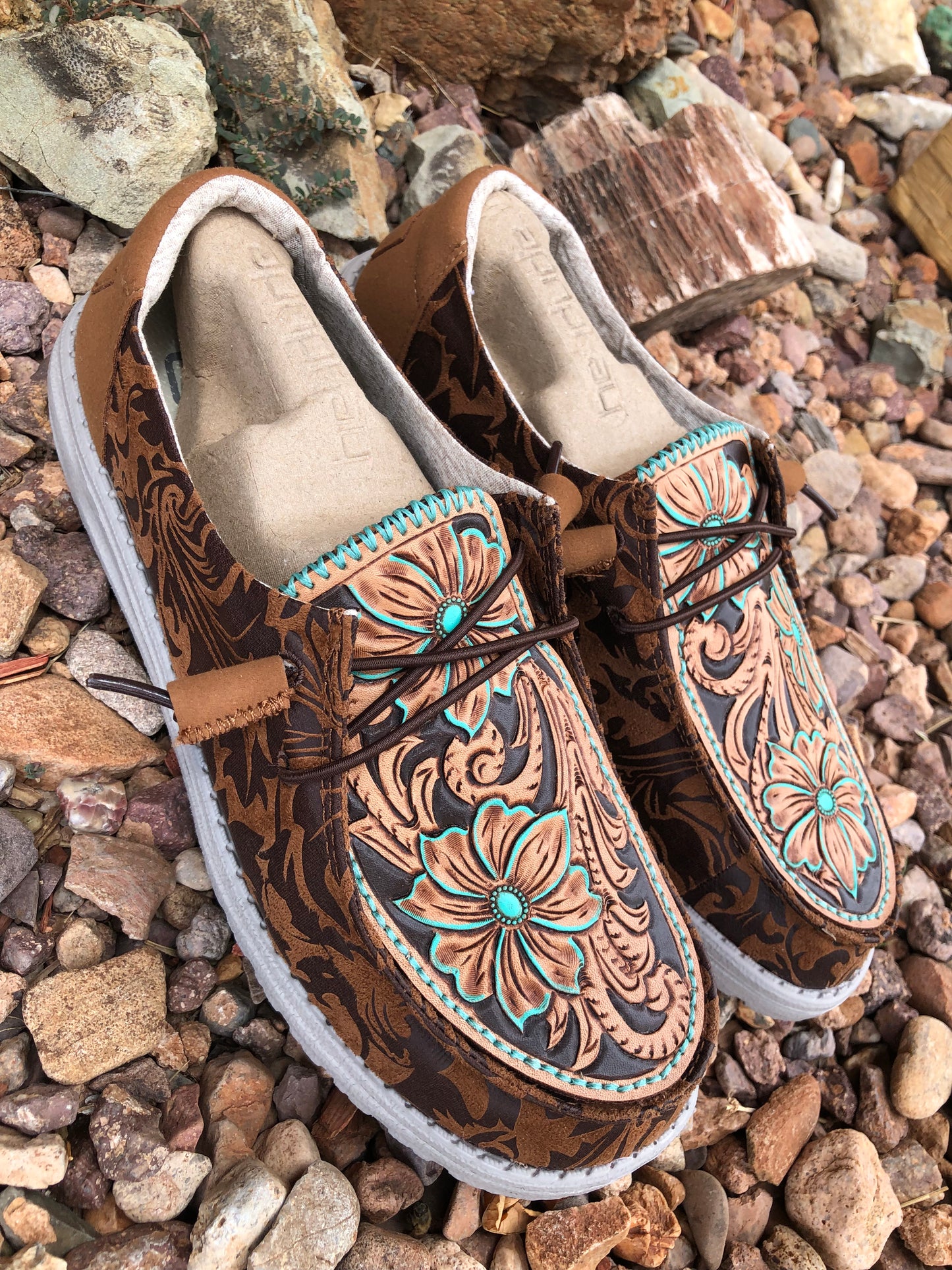 Women’s size 10 tooled leather floral shoes