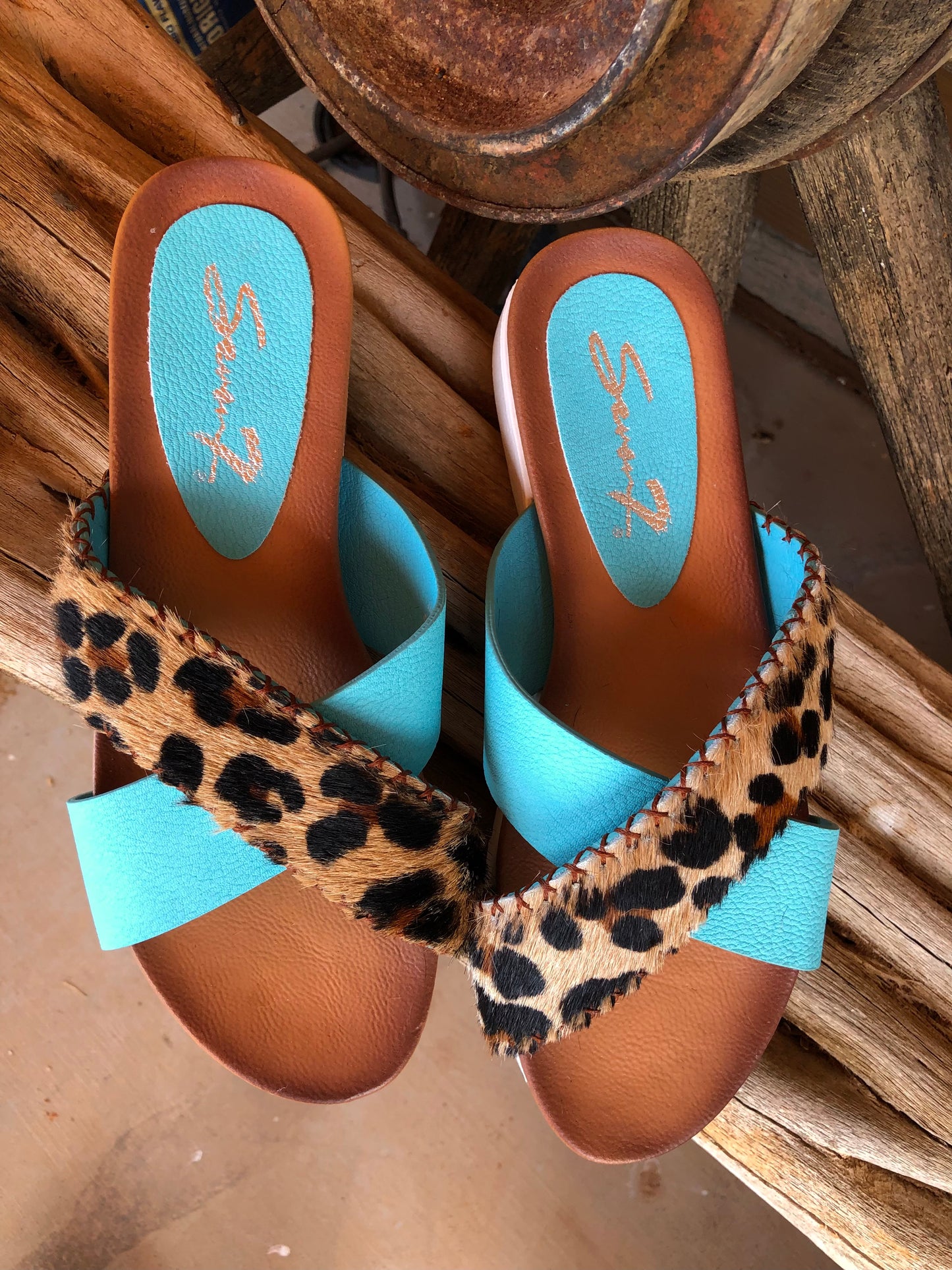 Women’s size 10 turquoise and leopard print hair on hide sandals
