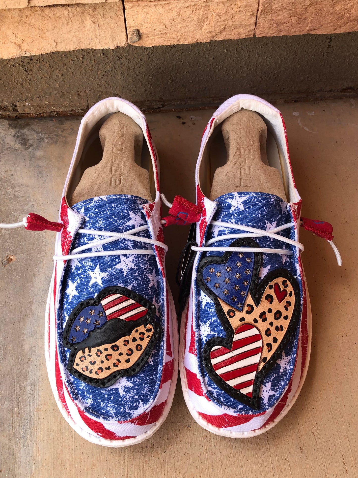 Women’s tooled leather patriotic lips and hearts Star Spangled Hey Dude shoes size 6